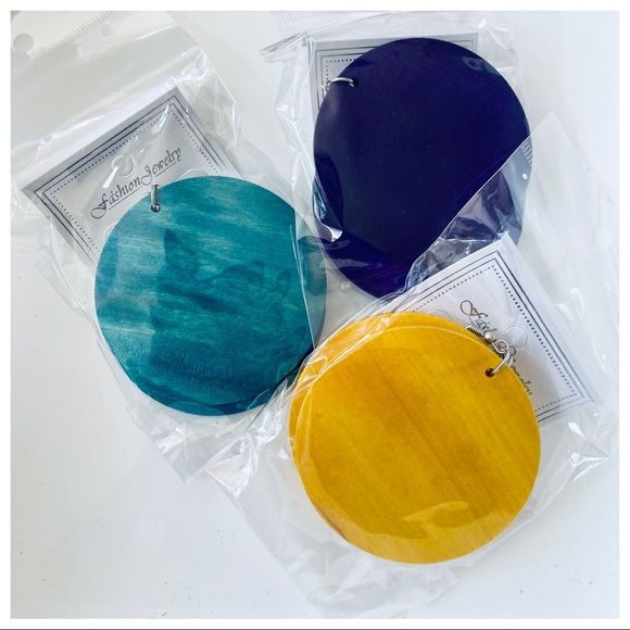 Fabulous and chic round wood ethnic earrings - Picture 8 of 8